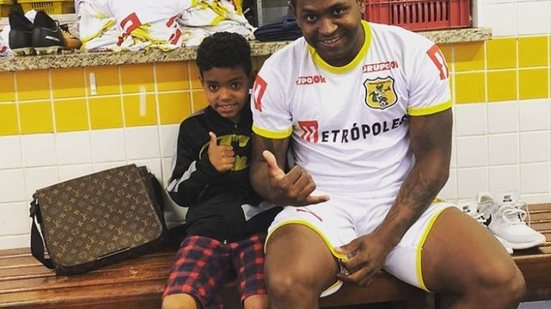 Imagem Após deixar cadeia, ex-Bahia será apresentado por novo clube nesta terça