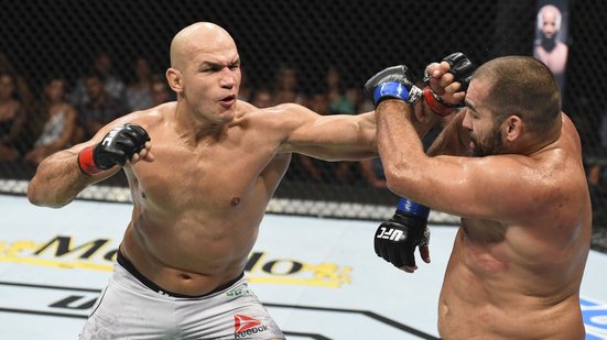 Imagem Cigano volta ao UFC com vitória por decisão unânime sobre búlgaro