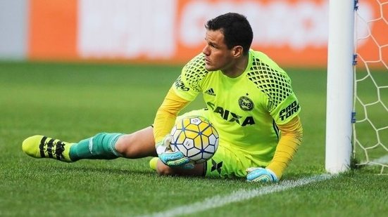 Imagem  Ex-Vitória brilha e garante triunfo do Coritiba sobre o Goiás