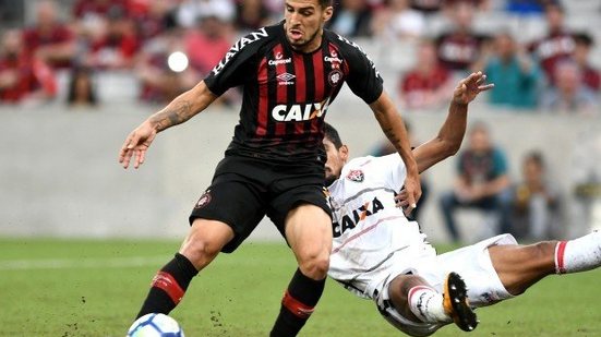Imagem Vitória é dominado e ‘apanha’ de quatro do Atlético-PR