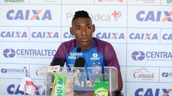 Imagem Léo destaca cobrança de lateral como 'especialidade'