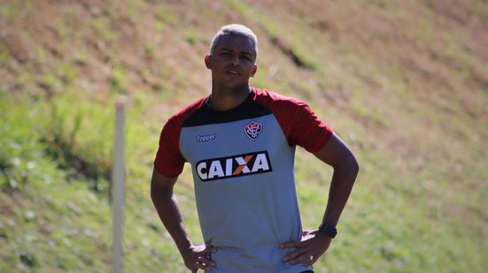 Imagem Aderllan mira sequência positiva do Vitória na Série A