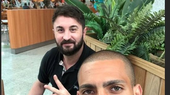 Imagem Clayton chega a Salvador para assinar com o Bahia