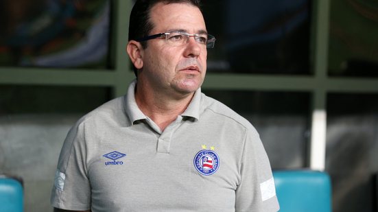 Imagem Enderson Moreira enaltece luta dos atletas após empate