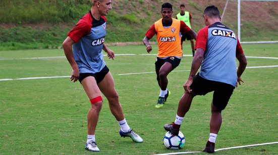 Imagem Vitória faz treino técnico e tático na Toca