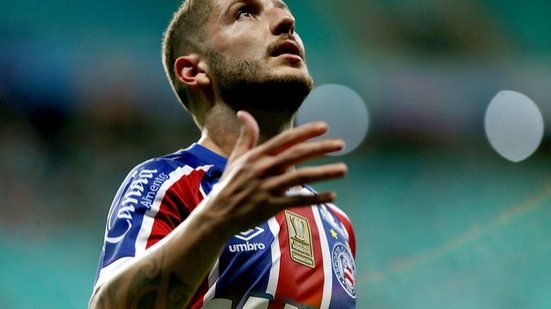 Imagem Presidente do Bahia nega acerto de Zé Rafael com o Palmeiras: "não está vendido"
