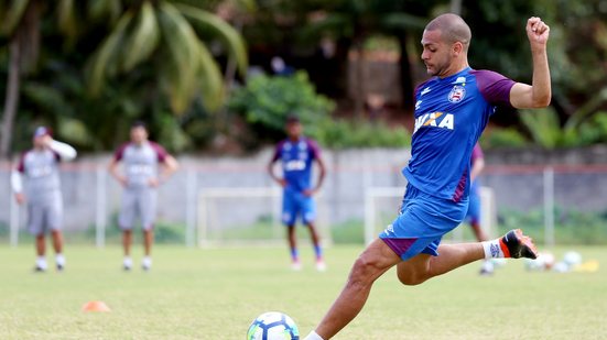 Imagem Bellintani comemora chegada de Clayton ao Bahia