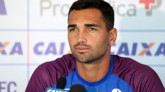 Imagem Gilberto comemora grande fase no Bahia: "feliz em poder ajudar"