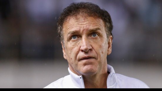 Imagem Cuca confirma substituto de lateral e faz elogios ao Bahia