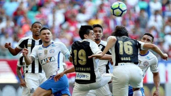 Imagem Bahia e Santos fazem confronto direto na Vila Belmiro