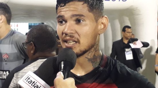 Imagem Após gol, Léo Ceará chora emocionado e revela que pensou em abandonar o futebol