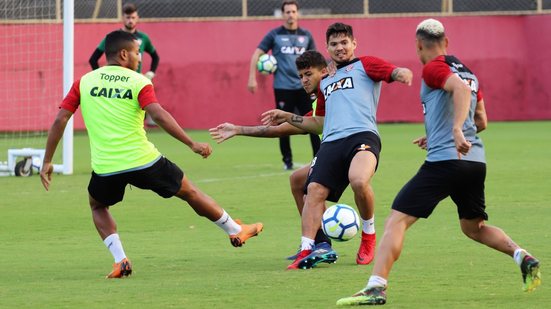 Imagem Vitória treina no Barradão de olho no América-MG