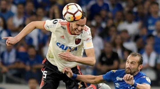 Imagem Flamengo vence o Cruzeiro no Mineirão, mas é eliminado da Libertadores