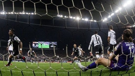 Imagem Corinthians vence Colo-Colo, mas é eliminado da Copa Libertadores