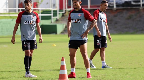 Imagem Carpegiani comanda treino tático com titulares