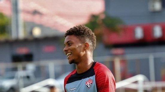 Imagem Destaque do Vitória nas últimas partidas, Lucas Ribeiro analisa 'decisão' contra o Vasco