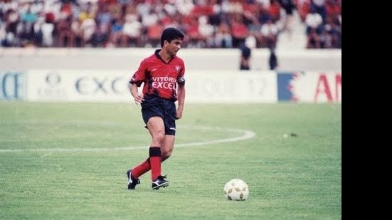 Imagem Ídolo do Vitória, Bebeto relembra título da Copa do Nordeste de 97: "Muita saudade desse tempo"