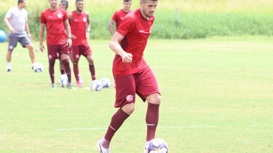 Léo Lemos / Náutico