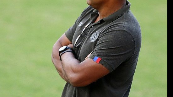Imagem Roger confirma permanência no Bahia e diz que a “conquista veio para atenuar um pouco a tristeza"